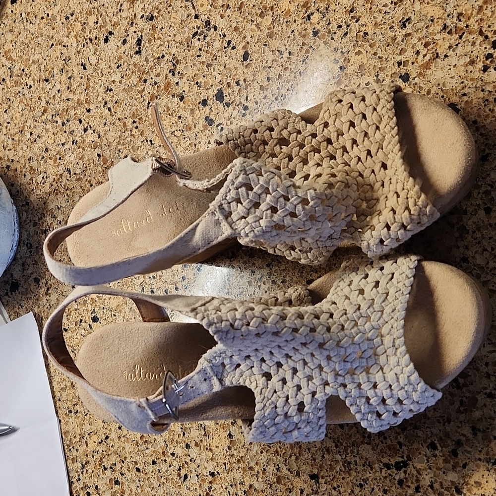 Wedges size 8 Altered State brand